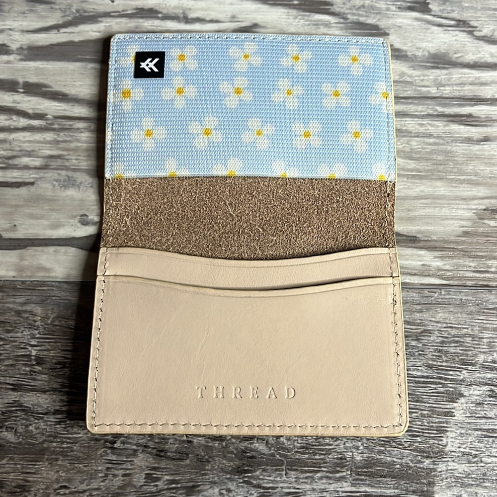 Thread  Blocking Slim Bifold Wallet with Card Protection - Picture 5 of 8
